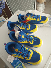Paia scarpe ginnastica usato  Ala