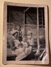 Nurse with children d'occasion  Expédié en Belgium