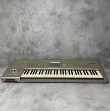 Korg triton studio d'occasion  Expédié en Belgium