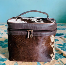 Usado, Vaidade de viagem de couro de vaca de luxo – elegante organizador de maquiagem e pincel para mulheres comprar usado  Enviando para Brazil