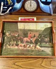 Usado, Bandeja de servir madeira vintage caça raposa, cavalos, casaco vermelho, cães feita na Vitoriana Taiwan🐎🦮 comprar usado  Enviando para Brazil