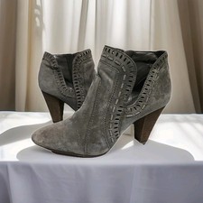 Vince camuto boots for sale  Quinebaug