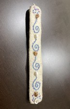 Pulseira artesanal de lã de feltro marfim envoltório macio conchas quirguiz feita à mão 7 5/8” nova sem etiquetas comprar usado  Enviando para Brazil
