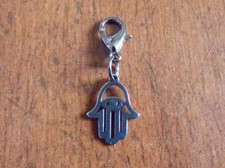 Charms noir main d'occasion  Calais