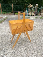 Petite travailleuse couturièr d'occasion  Bourg-en-Bresse