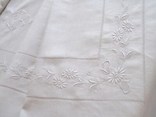 Drap brodé pur d'occasion  Saint-Caprais-de-Bordeaux