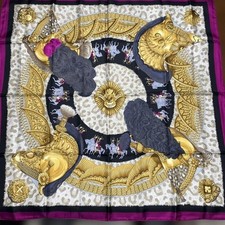 Hermes silk scarf d'occasion  Expédié en Belgium