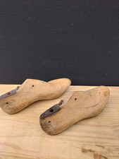 Paire anciens embauchoirs d'occasion  Riorges