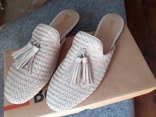 Fabulous bertie shoes for sale  ROMNEY MARSH