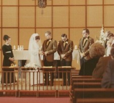 Ceremonia de boda Novia y novio en el altar rodeado de fiesta de bodas 1971 segunda mano  Embacar hacia Mexico