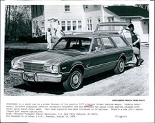 1976 Photo Plymouth Volare Station Wagon Premier Model Super Six Engine 8X10, usado comprar usado  Enviando para Brazil
