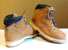 Nuovi stivali lavoro usato Nuovi stivali lavoro usato  Spedire a Italy