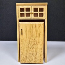 Lote de armário de cozinha miniatura de carvalho com geladeira escala 1:12 para casa de bonecas  comprar usado Lote de armário de cozinha miniatura de carvalho com geladeira escala 1:12 para casa de bonecas  comprar usado  Enviando para Brazil