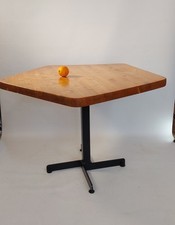Table pentagonale perriand d'occasion  Nantes-