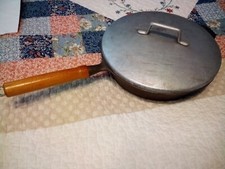 Ferro Fundido Fogo Aberto Forno Holandês Frigideira 10" TOQUE FRIO Cabo de Madeira com Tampa RARO EXCELENTE ESTADO USADO comprar usado  Enviando para Brazil