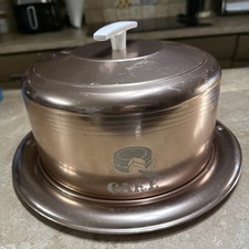 Porta-bolos vintage West Bend tom cobre alumínio placa servidor coberto comprar usado Porta-bolos vintage West Bend tom cobre alumínio placa servidor coberto comprar usado  Enviando para Brazil