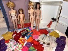 Lote de Estojo Vintage Barbie Midge Skipper Ken Roupas de Boneca Sapatos Mattel 1960 LEIA, usado comprar usado  Enviando para Brazil