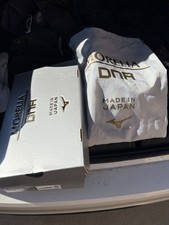 Mizuno MORELIA DNA JAPÃO P1GA251004 Galaxy Prata/Dourado EUA 9,5 COM CAIXA FRETE GRÁTIS comprar usado Mizuno MORELIA DNA JAPÃO P1GA251004 Galaxy Prata/Dourado EUA 9,5 COM CAIXA FRETE GRÁTIS comprar usado  Enviando para Brazil