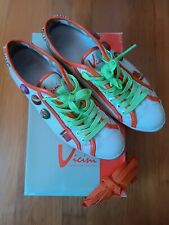 Sneaker vicini fashion usato  Trieste