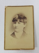 Usado, Foto de cartão de armário mulher vestido vitoriano cabelo curto fotografia pequena  comprar usado  Enviando para Brazil