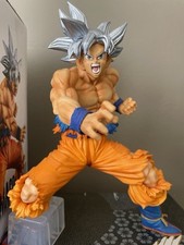 Goku ultra instinct d'occasion  Nantes-