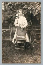 Foto de menina queixosa com cadeira e videira de escalada RPPC "Golda Schatler" Big Pine CA comprar usado  Enviando para Brazil