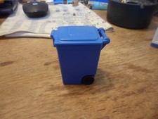 Poubelle bleu roulette d'occasion  Talence