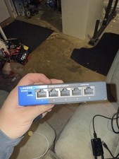 Usado, Switch Gigabit Ethernet Linksys SE3005V2 5 portas com cabos Ethernet extras comprar usado  Enviando para Brazil