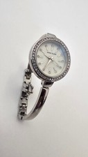 "Relógio feminino Anne Klein tom prata com moldura de cristal e mostrador em madrepérola" comprar usado  Enviando para Brazil