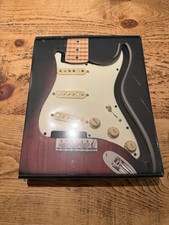 NOVO Fender Carregado Pré-Fio Tex-Mex SSS Strat Pickguard, PARCHMENT, 099-2343-509 comprar usado  Enviando para Brazil