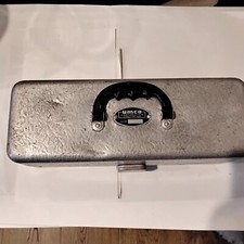 Caixa cheia de equipamento de pesca de metal vintage modelo 30 UMCO Corp., usado comprar usado  Enviando para Brazil