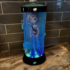 Estação de hidratação Monster High Lagoona azul e boneca cansada morta funciona “LEIA” comprar usado  Enviando para Brazil
