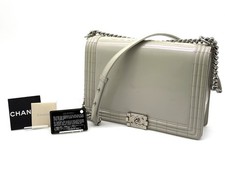 Bolsa CHANEL Menino Aba Couro Patente em Branco Cinza Corrente Ombro do Japão G-4, usado comprar usado  Enviando para Brazil