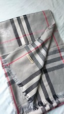 Burberry scarf scarf d'occasion  Expédié en Belgium