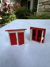 2 Tiny Out house His/Hers plástico 2" para LAYOUT DE VILA DE TREM comprar usado  Enviando para Brazil