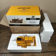 Caterpillar Cat D2 com lâmina de barra de ferramentas escala 1:16 especificação caixa de taco fundida proprietários comprar usado  Enviando para Brazil