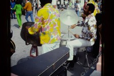 STREET PERFORMANCE, BANDA DE BATERIA DE AÇO, ST GEORGE, BERMUDA 1976 FOTO SLIDE comprar usado  Enviando para Brazil