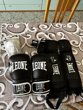 Guanti boxe parastinchi usato  Gravina in Puglia