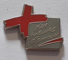 Pins croix rouge d'occasion  Riom