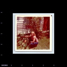 Foto colorida quadrada MULHER NO JARDIM FORA TRAILER CASA 1972 comprar usado  Enviando para Brazil
