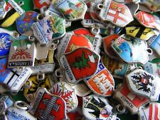 13) VÁRIOS AMULETOS VINTAGE DE PRATA ESTERLINA E 800 ESCUDOS DE VIAGEM EM TODO O MUNDO comprar usado  Enviando para Brazil