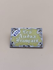 Insigne broche écusson d'occasion  Ambrières-les-Vallées