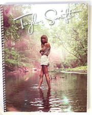 Notebook Espiral Oficial Taylor Swift 2012 Big Machine 9'" x 10.75" - Não Usado comprar usado Notebook Espiral Oficial Taylor Swift 2012 Big Machine 9'" x 10.75" - Não Usado comprar usado  Enviando para Brazil