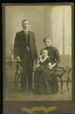 F0039; Rodzina. Stare duze oryginalne zdjecie na kartoniku z okolo 1920 roku. At na sprzedaż  PL