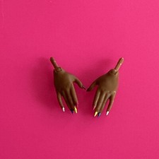 Boneca Lol Surprise Omg ângulos mão direita pele escura bronzeada unhas arco-íris # 943 comprar usado  Enviando para Brazil