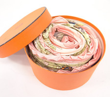 Hermes carre pleated d'occasion  Expédié en Belgium