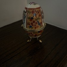 Caixa de porcelana floral em forma de ovo com detalhes dourados comprar usado Caixa de porcelana floral em forma de ovo com detalhes dourados comprar usado  Enviando para Brazil