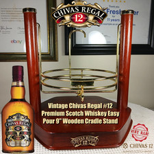 Vintage Chivas Regal #12 Premium Scotch Whiskey Easy Pour 9" Suporte de Berço de Madeira, usado comprar usado Vintage Chivas Regal #12 Premium Scotch Whiskey Easy Pour 9" Suporte de Berço de Madeira, usado comprar usado  Enviando para Brazil
