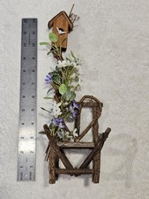 Cadeira de vime em bastão com flores e casa de pássaros ótimo estado  comprar usado  Enviando para Brazil