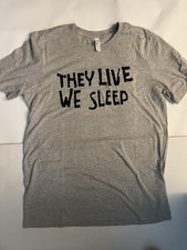 Camiseta John Carpenter They Live concerto retrospectivo tamanho grande G rara 2016 comprar usado  Enviando para Brazil